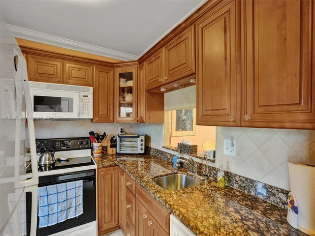 5000 NW 36th St # 503, Lauderdale Lakes FL 33319