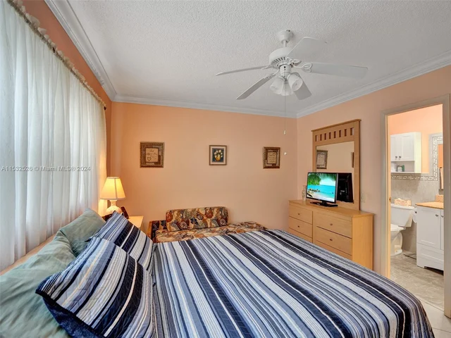 5000 NW 36th St # 503, Lauderdale Lakes FL 33319