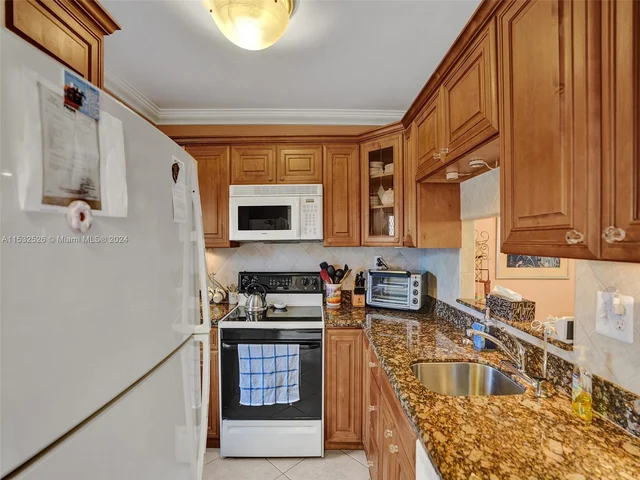 5000 NW 36th St # 503, Lauderdale Lakes FL 33319