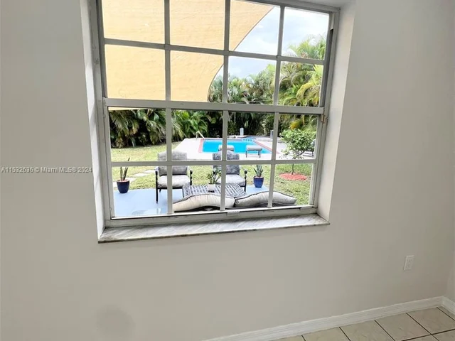 9548 SW 154th Pl, Miami FL 33196