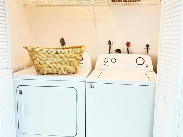 9548 SW 154th Pl, Miami FL 33196