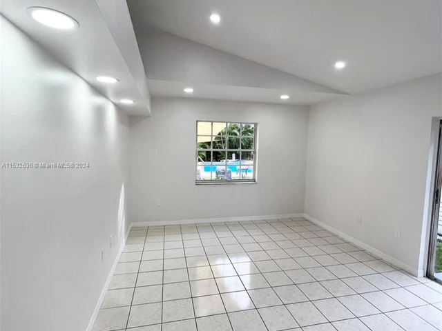 9548 SW 154th Pl, Miami FL 33196