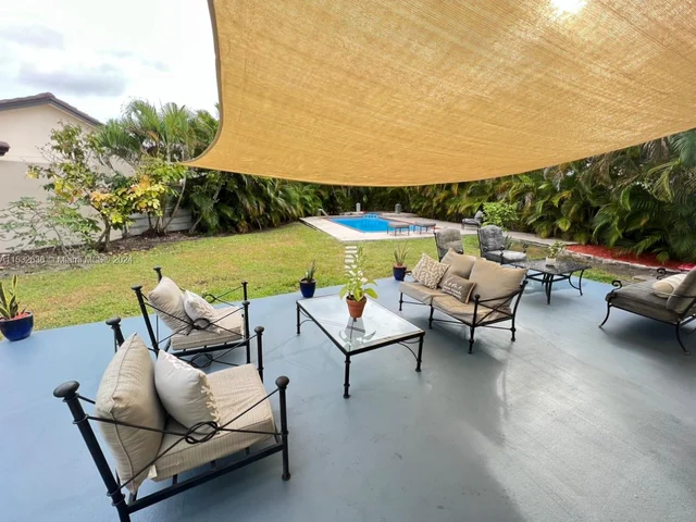 9548 SW 154th Pl, Miami FL 33196