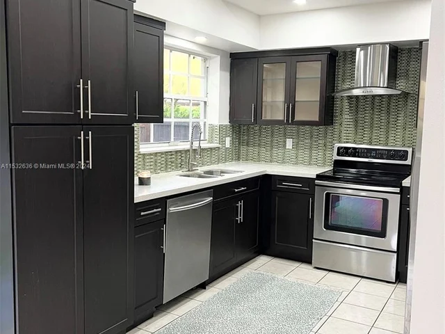 9548 SW 154th Pl, Miami FL 33196