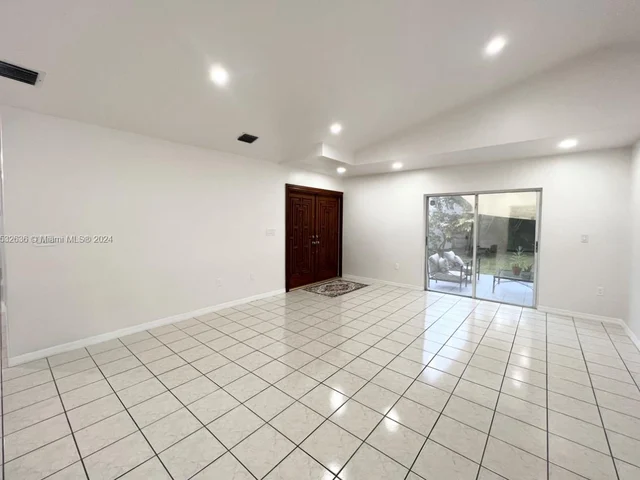 9548 SW 154th Pl, Miami FL 33196