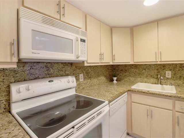 800 West Ave # 705, Miami Beach FL 33139