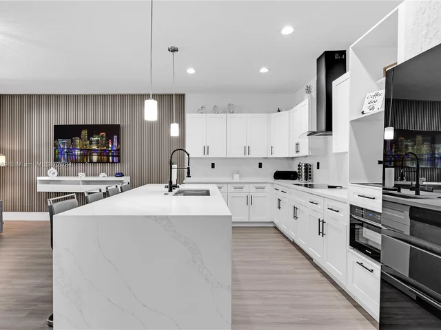 21545 SW 125th Psge, Miami FL 33177