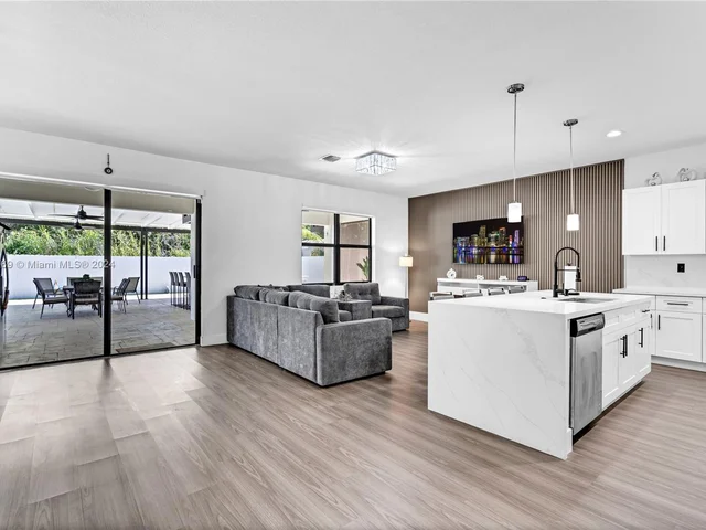 21545 SW 125th Psge, Miami FL 33177