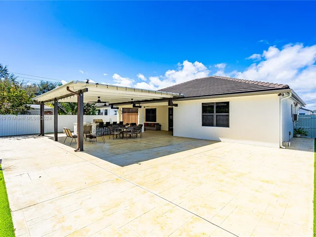 21545 SW 125th Psge, Miami FL 33177