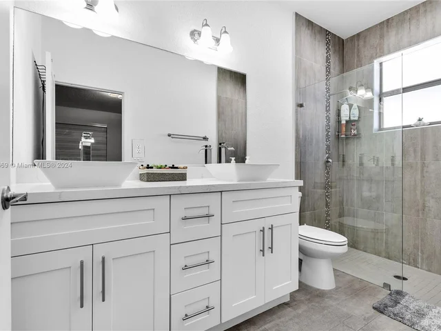 21545 SW 125th Psge, Miami FL 33177