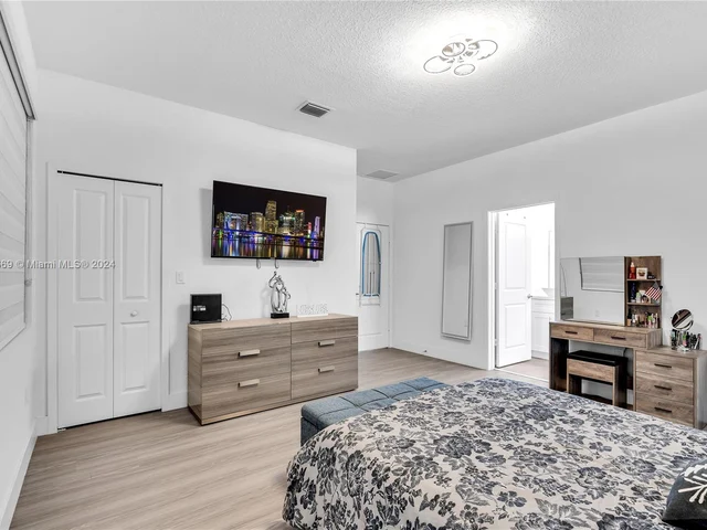 21545 SW 125th Psge, Miami FL 33177