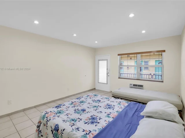 644 Meridian Ave # 2, Miami Beach FL 33139