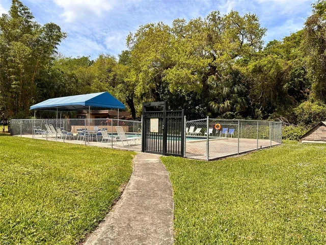 9410 Live Oak Pl # 305, Davie FL 33324