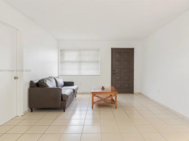 3520 SW 87th Ave, Miami FL 33165