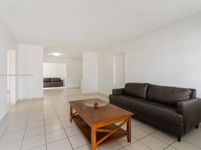 3520 SW 87th Ave, Miami FL 33165