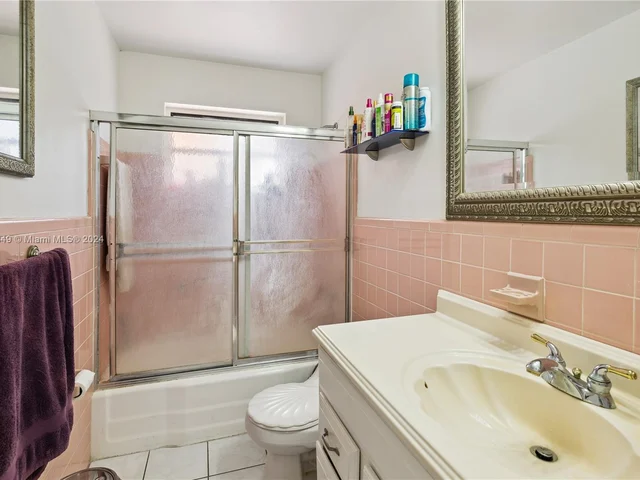 1110 NE 205th Ter, Miami FL 33179