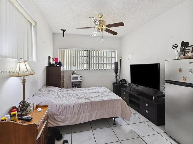 1110 NE 205th Ter, Miami FL 33179