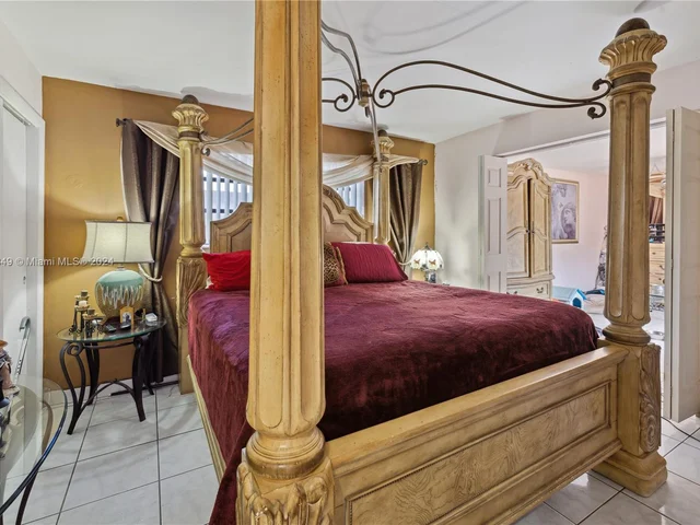 1110 NE 205th Ter, Miami FL 33179