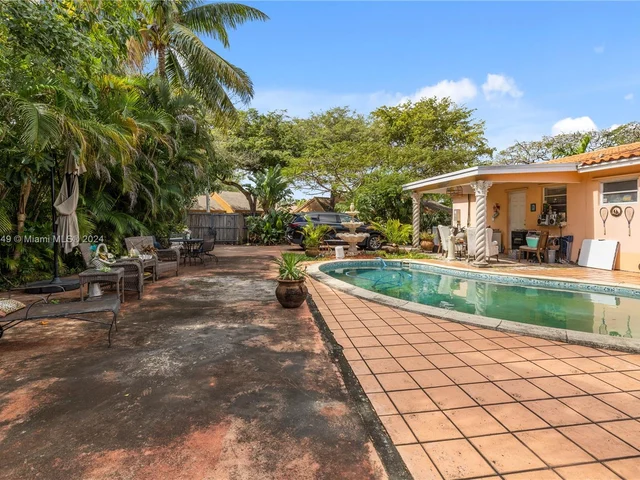 1110 NE 205th Ter, Miami FL 33179