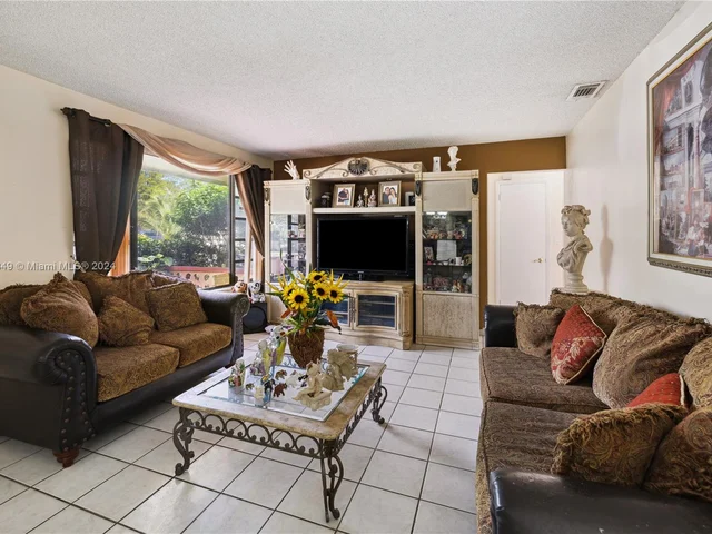 1110 NE 205th Ter, Miami FL 33179