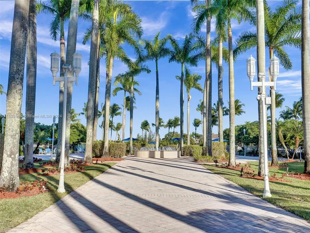 1287 NW 170th Ter, Pembroke Pines FL 33028