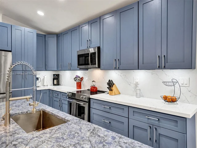 1287 NW 170th Ter, Pembroke Pines FL 33028