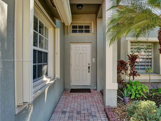 1287 NW 170th Ter, Pembroke Pines FL 33028