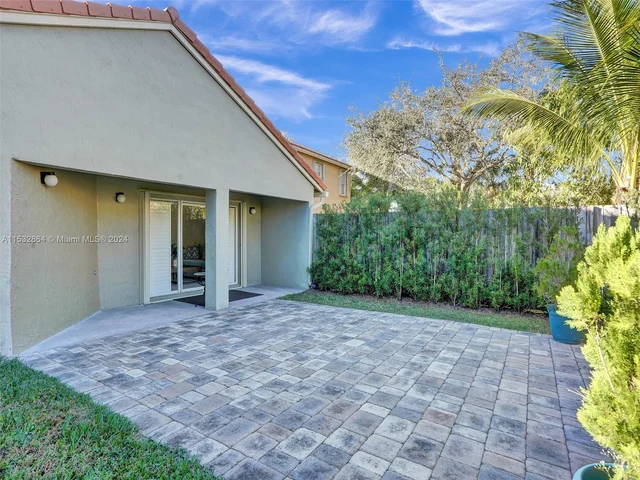 1287 NW 170th Ter, Pembroke Pines FL 33028