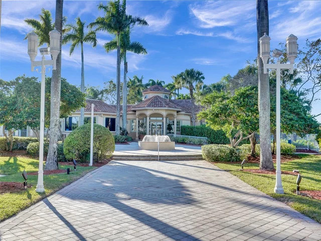 1287 NW 170th Ter, Pembroke Pines FL 33028