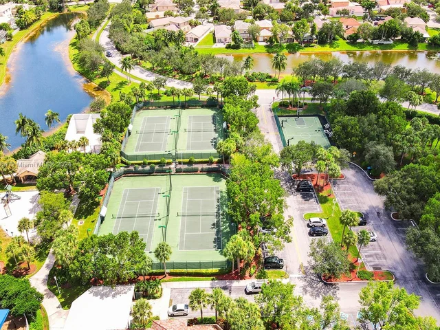 1287 NW 170th Ter, Pembroke Pines FL 33028