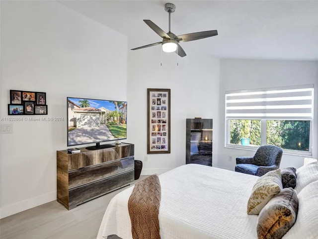 1287 NW 170th Ter, Pembroke Pines FL 33028