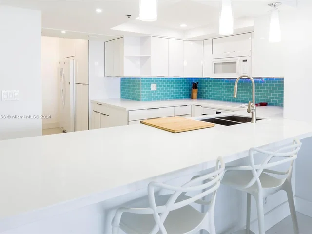 1717 N Bayshore Dr # 2536, Miami FL 33132