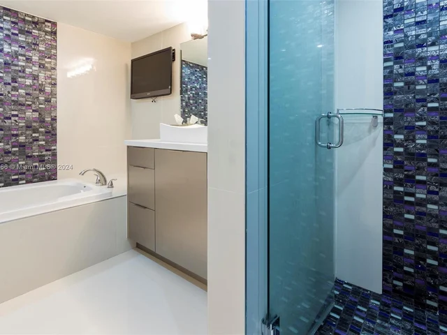 1717 N Bayshore Dr # 2536, Miami FL 33132