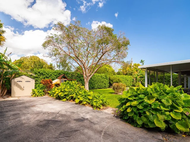 7485 SW 159th Ter, Palmetto Bay FL 33157