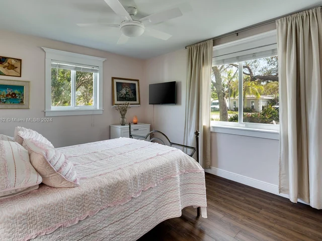 7485 SW 159th Ter, Palmetto Bay FL 33157