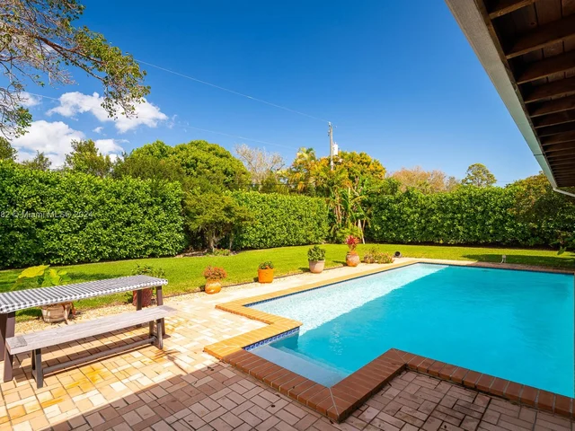 7485 SW 159th Ter, Palmetto Bay FL 33157