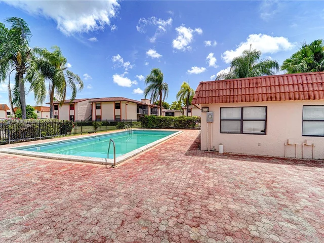 851 NE 207th Ln # 13, Miami FL 33179