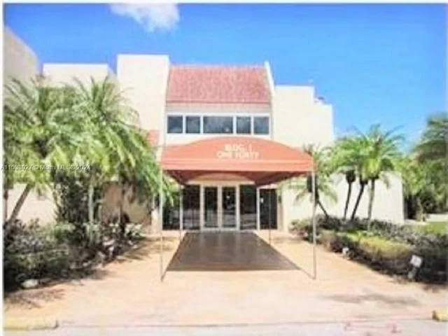 140 Lakeview Dr # 310, Weston FL 33326