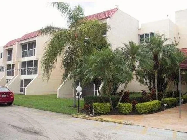 140 Lakeview Dr # 310, Weston FL 33326