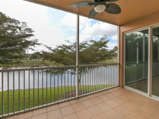 7725 Yardley Dr # 207, Tamarac FL 33321