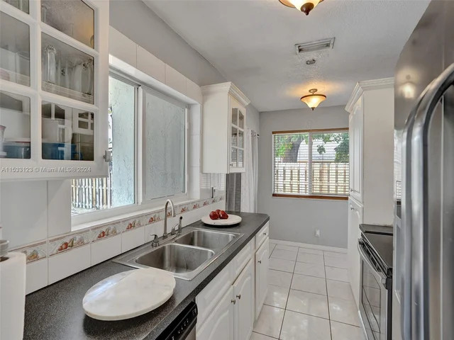 10800 NW 21st St, Sunrise FL 33322