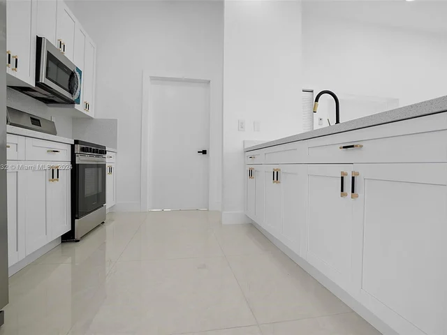 200 SE 7th St, Dania Beach FL 33004