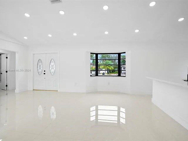 200 SE 7th St, Dania Beach FL 33004