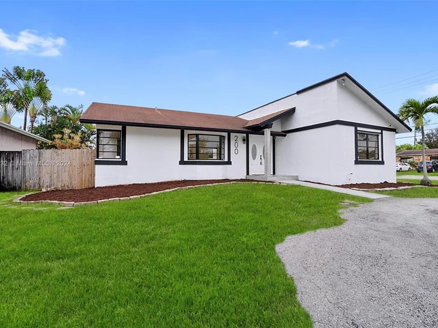 200 SE 7th St, Dania Beach FL 33004