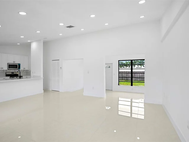 200 SE 7th St, Dania Beach FL 33004