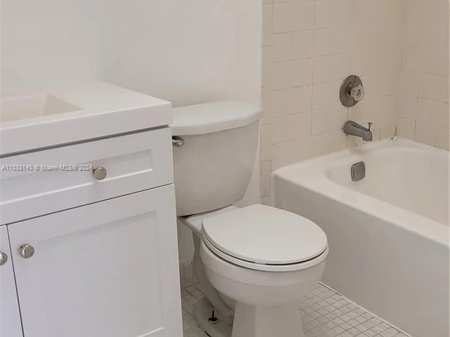 9365 Fontainebleau Blvd # E212, Miami FL 33172