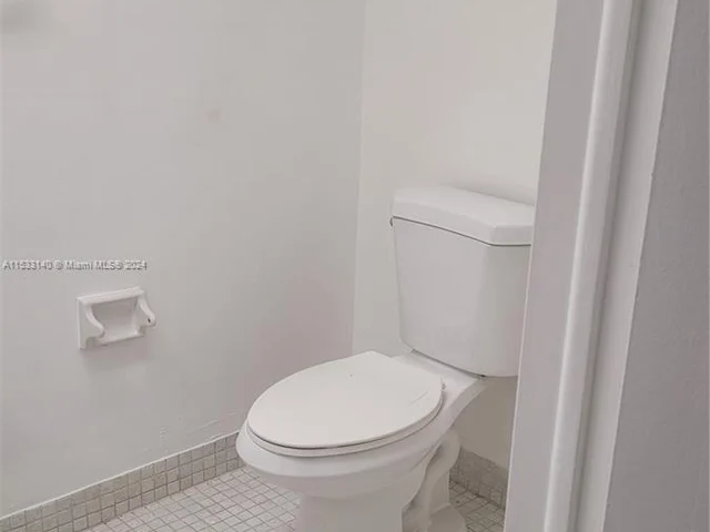 9365 Fontainebleau Blvd # E212, Miami FL 33172