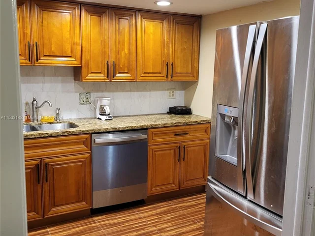 4176 Inverrary Dr # 410, Lauderhill FL 33319