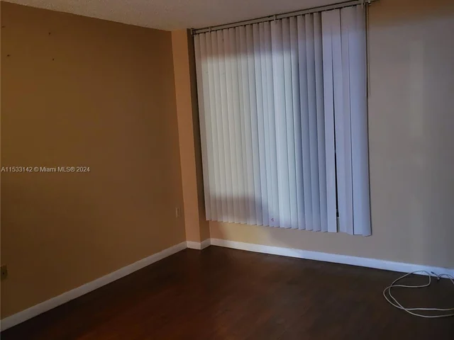 4176 Inverrary Dr # 410, Lauderhill FL 33319