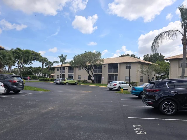5590 Lakeside Dr # 102, Margate FL 33063